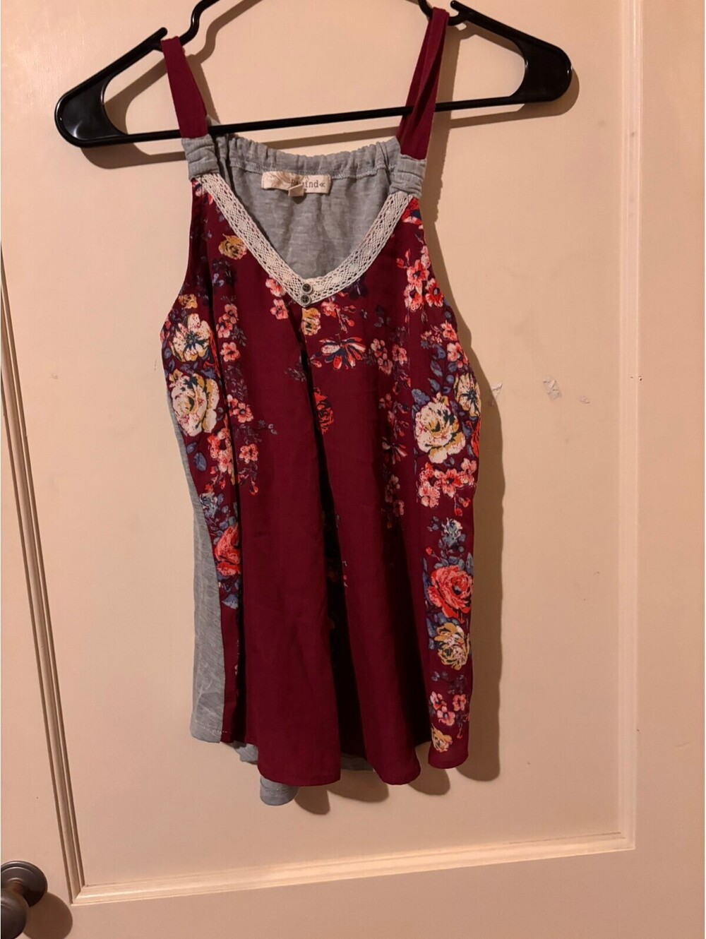 Burgundy floral lace trim tank top XS